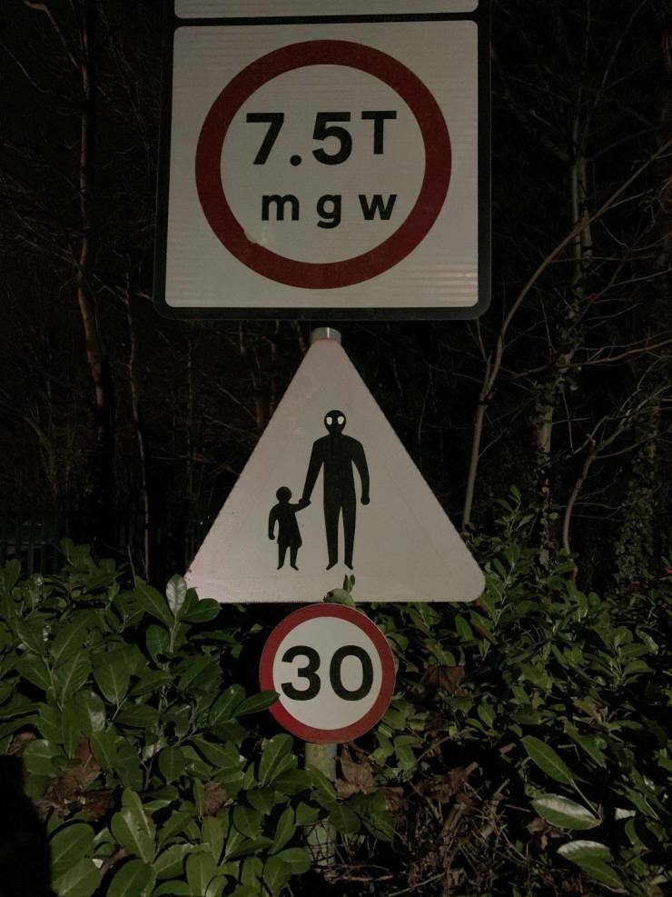 aliensign.jpg