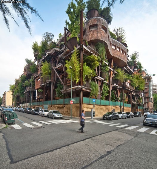 apartment_building_in_turin_holds_150_trees.jpg