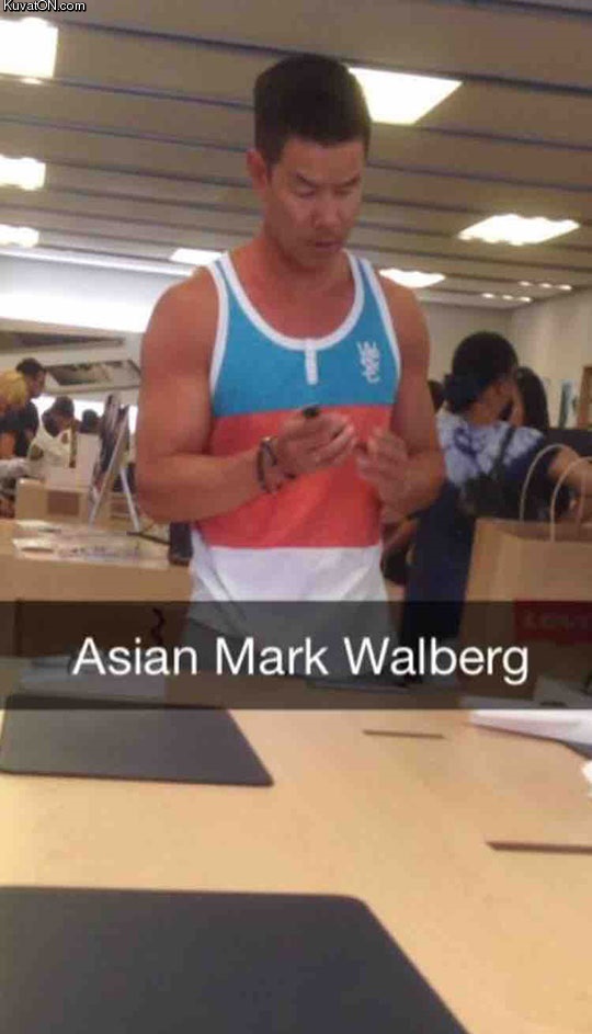 asian_mark_wahlberg_at_the_apple_store.jpg