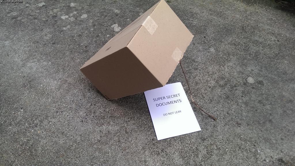 assange_trap_seen_outside_ecuadorean_embassy.jpg