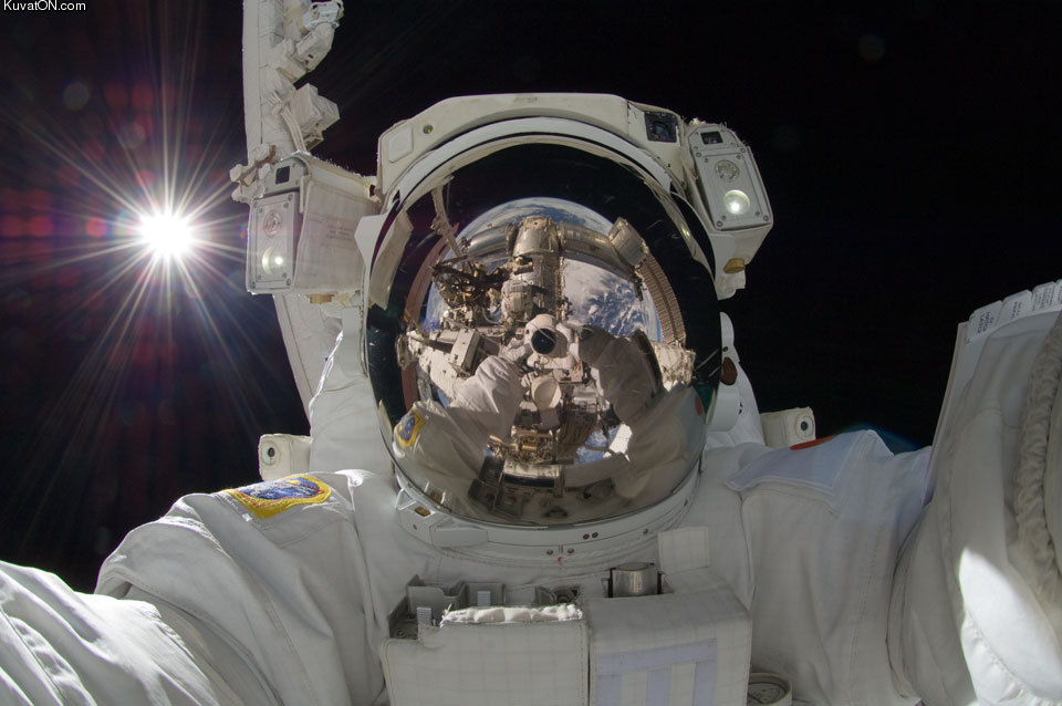 astronaut_aki_hoshide_selfportrait_iss.jpg