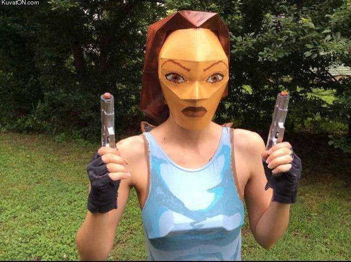 authentic_lara_croft_cosplay.jpg