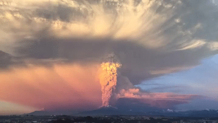 chile_calbuco_volcano_erupting.gif