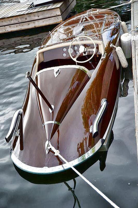 classy_wooden_boat.jpg