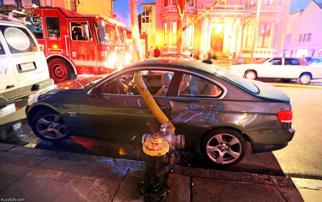 dont_park_in_front_of_fire_hydrants.jpg