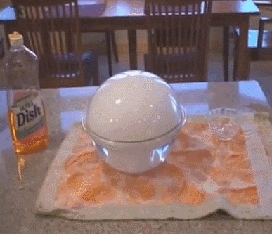 dry_ice_and_dish_soap.gif