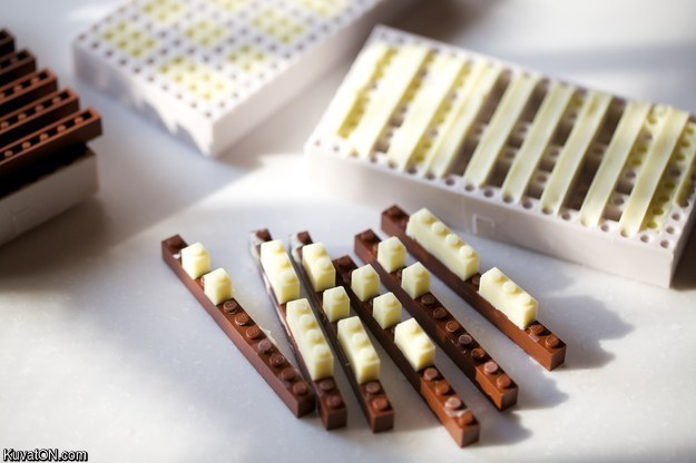 edible_chocolate_lego_pieces.jpg