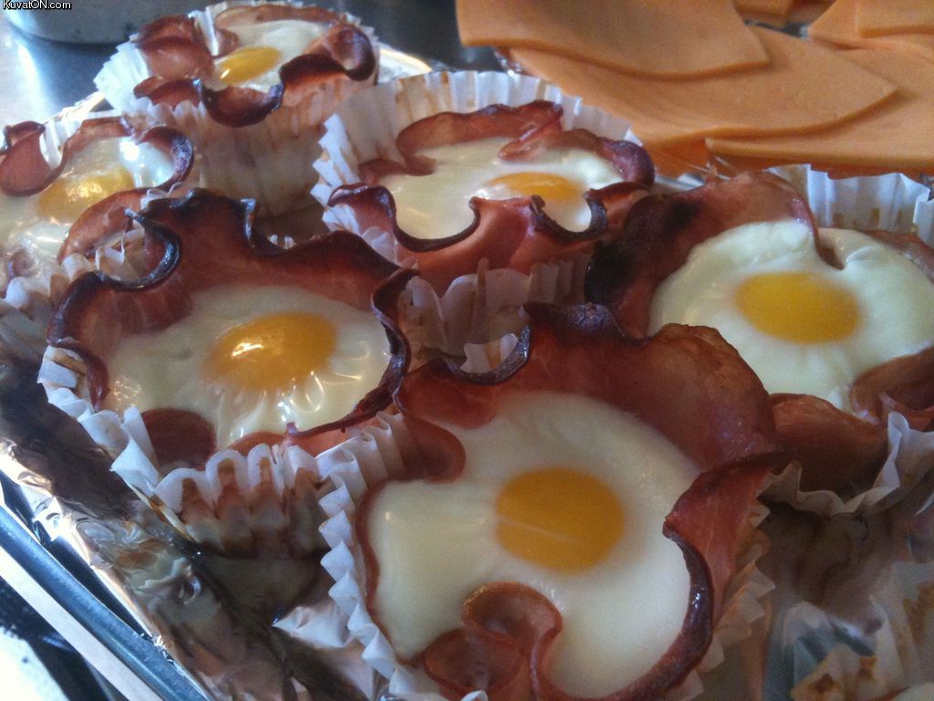 egg_and_bacon_muffins.jpg