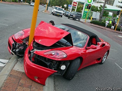 ferrari_crash.jpg