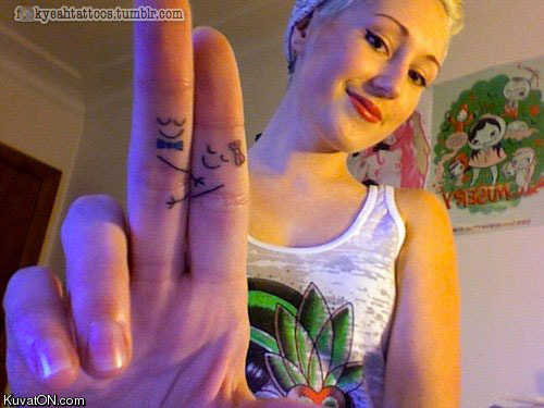 finger_hug_tattoo.jpg