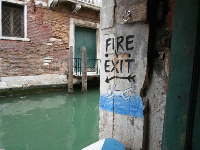 fire_exit2.jpg