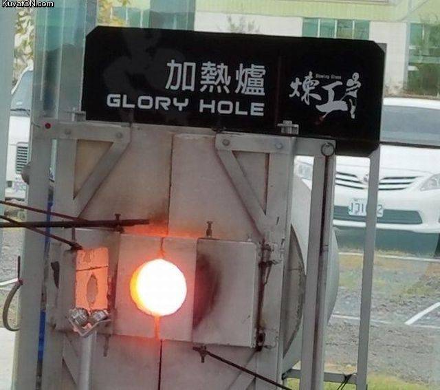 gloryhole4.jpg