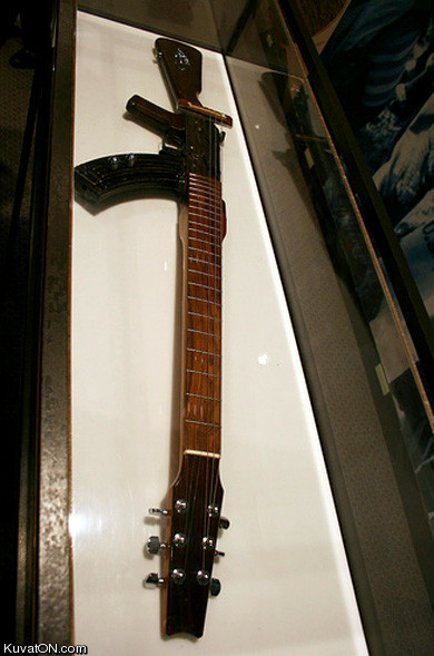 guitar-kalashnikov.jpg