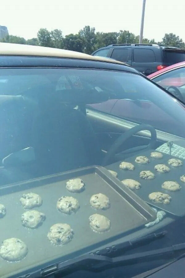 helteillä_voi_kokata_vaikka_autossa.jpg
