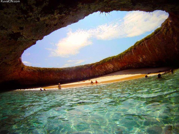 hidden_beach_marieta_islands_mexico.jpg