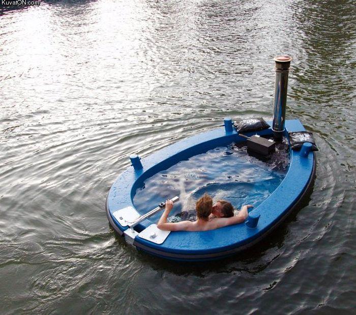 hot_tub_boat2.jpg