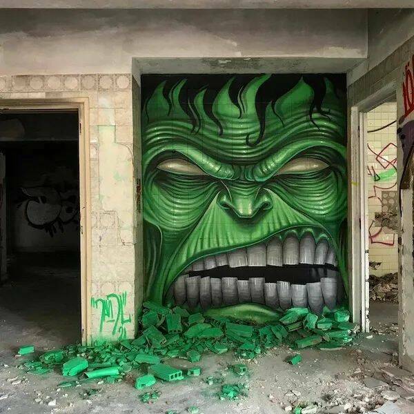 hulkgraffiti.jpg