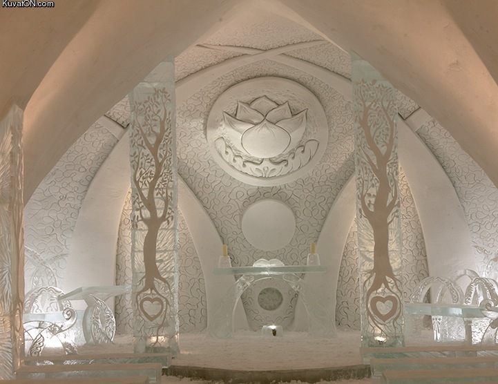 ice_hotel_quebec.jpeg