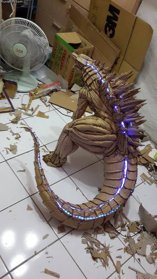 incredible_sculpture_of_cardboardzilla.jpg