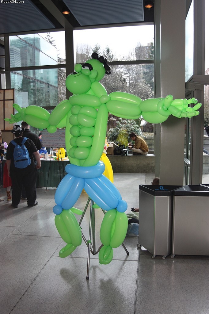 inflatable_hulk.jpg