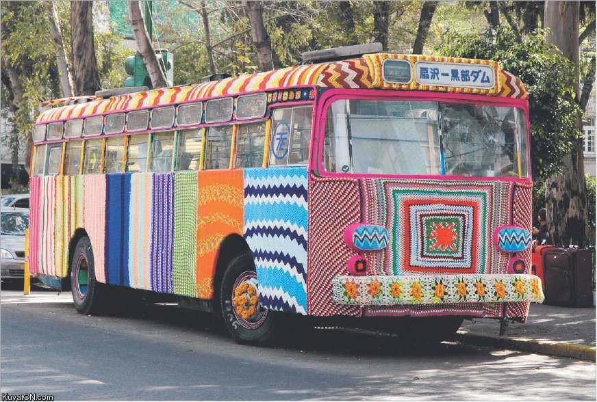 knitted_bus.jpg