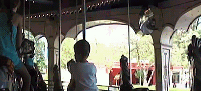 kurre_karusellissa.gif