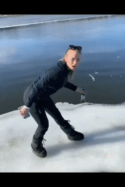 kuvaa_nyt_ku_käyn_tuolla.gif