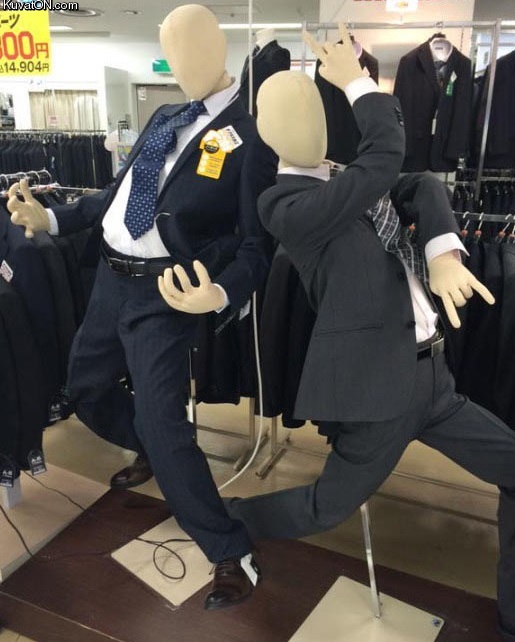 mannequins_in_japan.jpg
