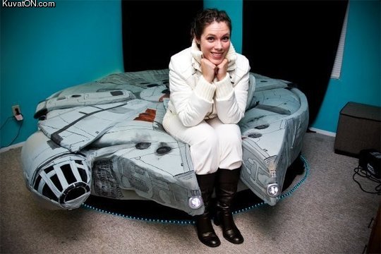 millennium_falcon_bed.jpeg