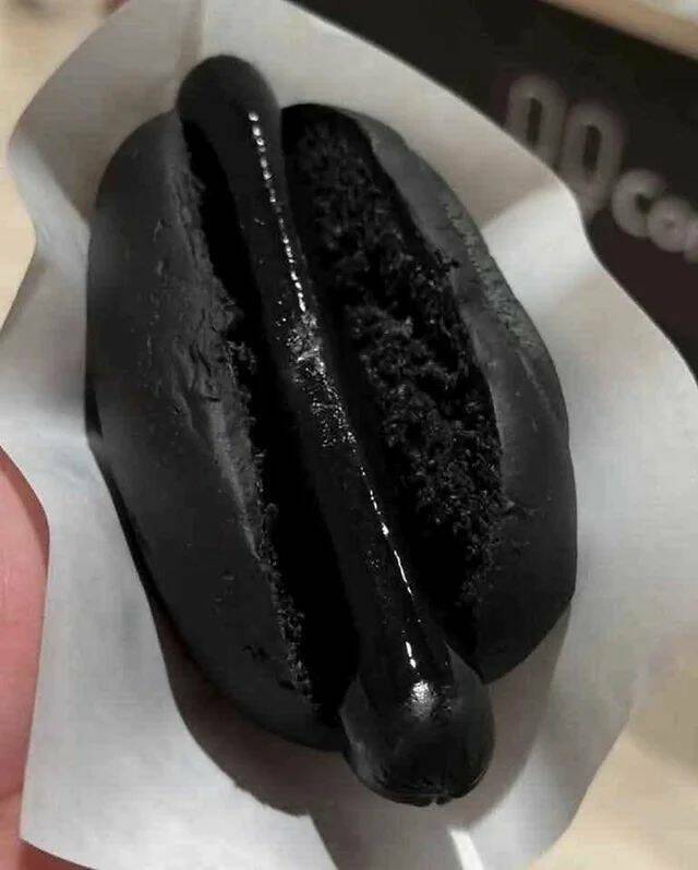 mustaamakkaraa.jpg