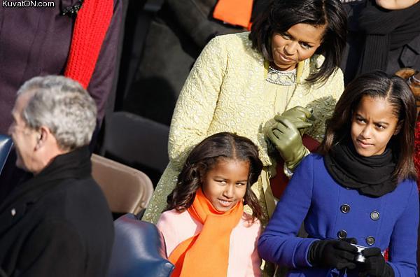 obama_daughters_inaugural_scowl_at_fmr_president_bush.jpg