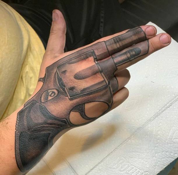 pistoltattoo2.jpg