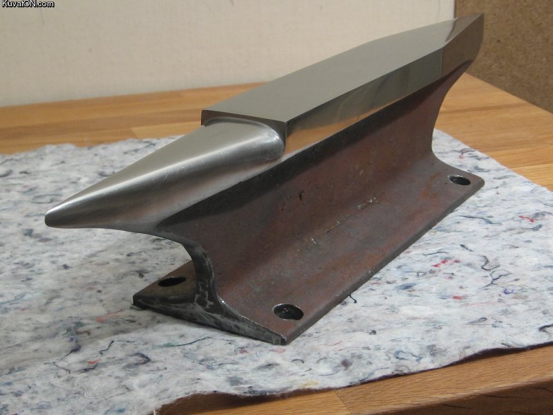 railway_track_anvil.jpg