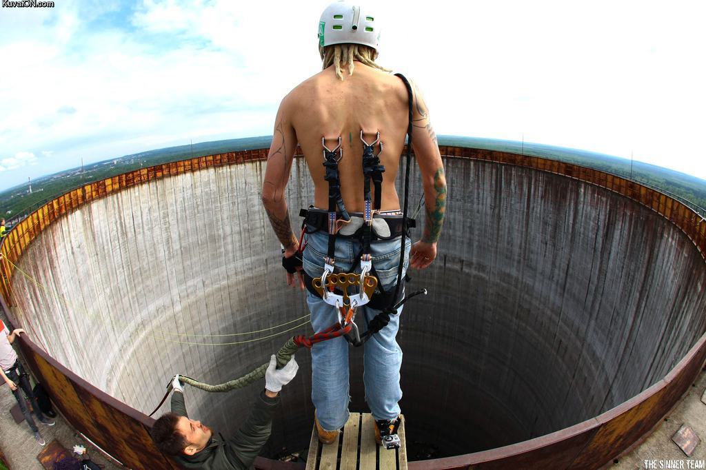 silo_jumping_with_a_skin_harness.jpg