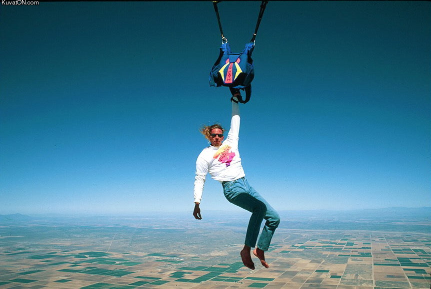 skydiving_im_so_cool_i_dont_even_need_shoes.jpg