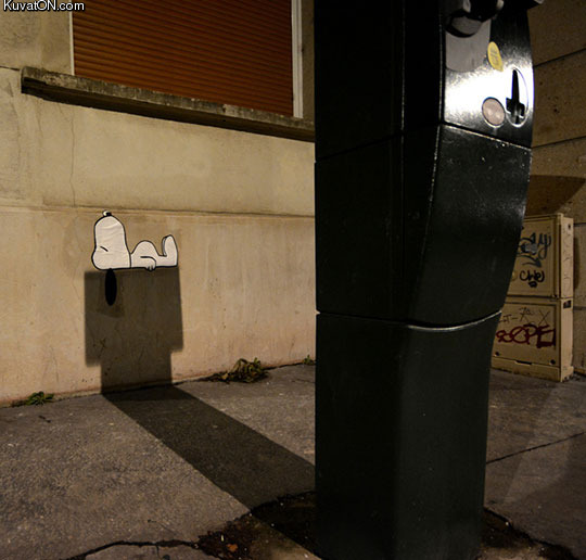 snoopy_shadow_graffiti.jpg