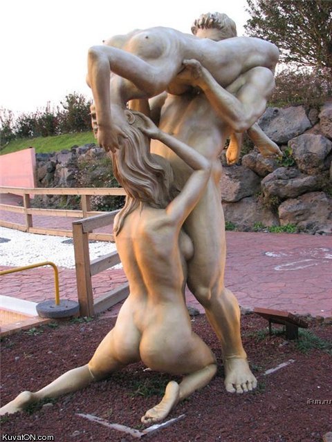 statue2.jpg