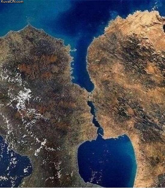 the_kissing_islands_greenland.jpg