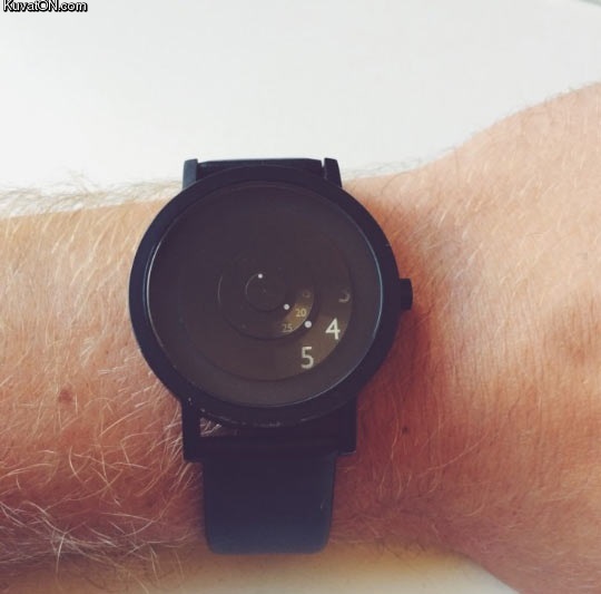 this_minimal_watch_only_shows_what_you_need_to_know.jpg