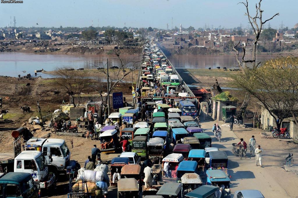 traffic_jam_on_a_bridge_entering_lahore_pakistan.jpg
