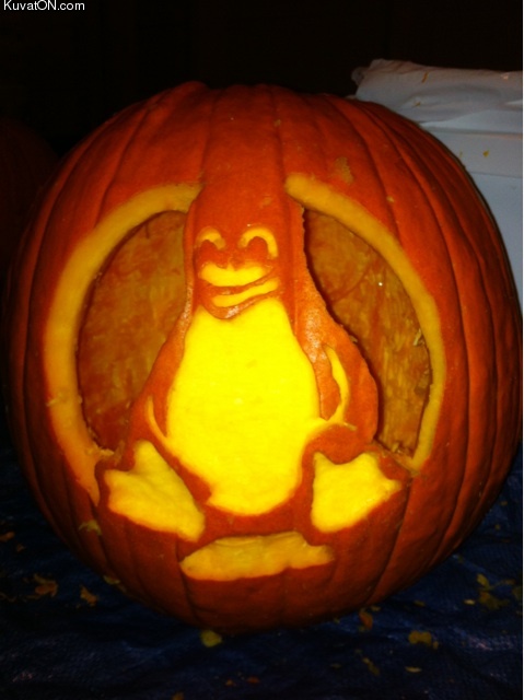 tux_pumpkin.jpg