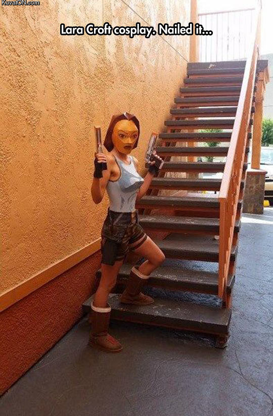 vintage_tomb_raider_cosplay.jpg