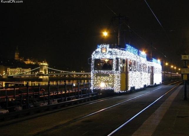 xmas_tram.jpg