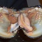 a_clam_with_pearls.jpg