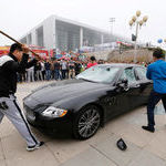 a_man_in_china_smashed_his_423000_usd_maserati_over_the_repair_bill.jpg