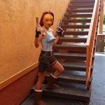 accurate_lara_croft_cosplay.jpg