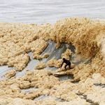 foamy_waves_in_new_zealand.jpg