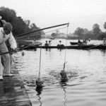 teaching_children_how_to_swim_1913.jpg